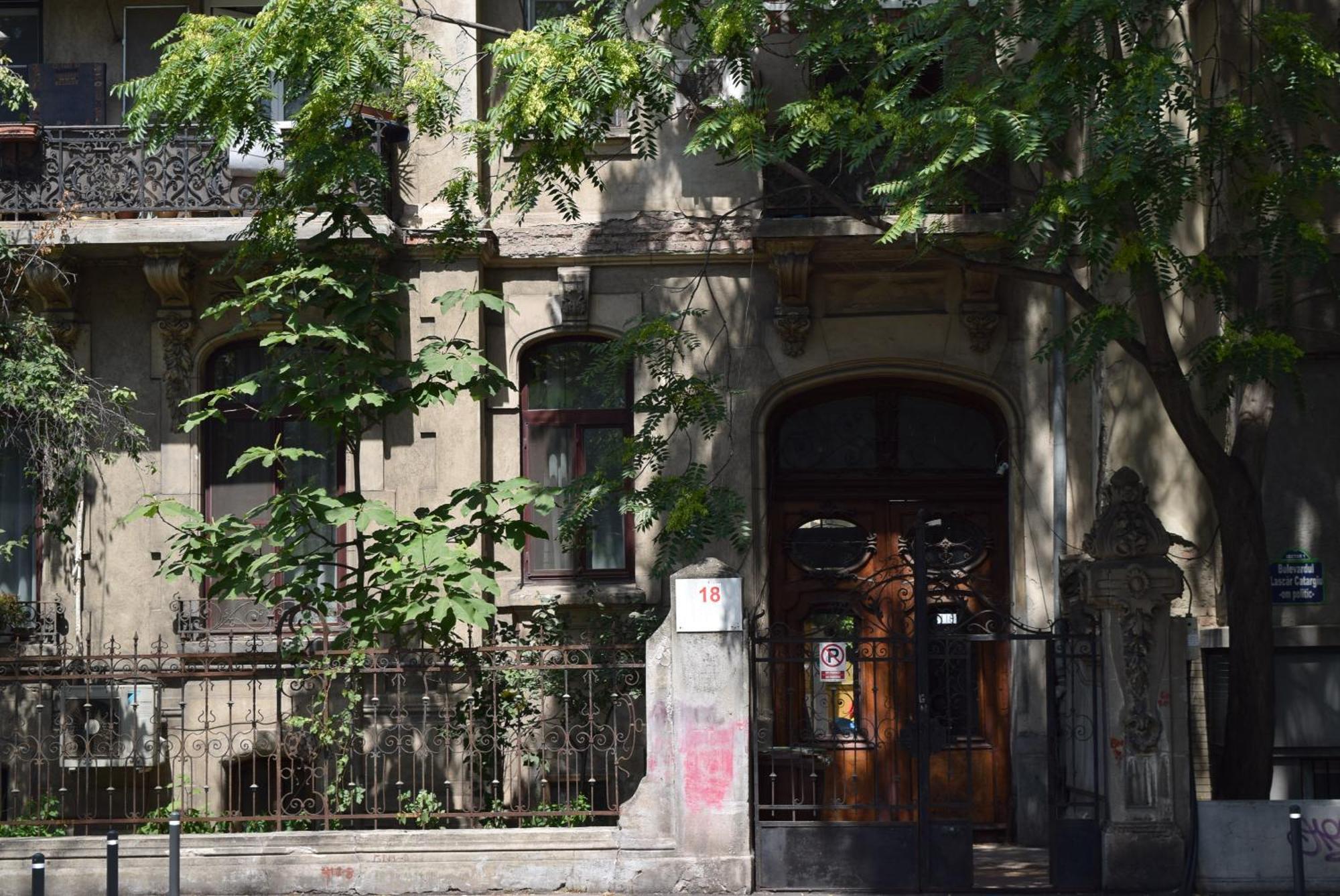 Grand Boulevard At Piata Romana Bucharest